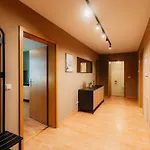 Luga Homes - Karli Apartament
